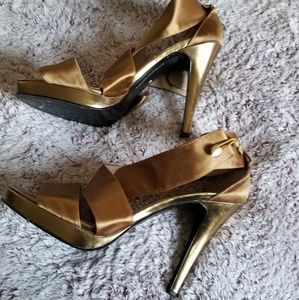 DONATED ❤ Calvin Klein Platform Heels 🧡